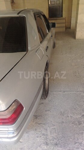 Mercedes E 220 1995, 300,000 km - 2.2 l - Bakı