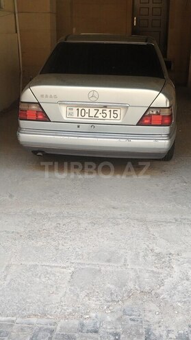 Mercedes E 220 1995, 300,000 km - 2.2 l - Bakı