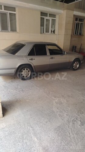 Mercedes E 220 1995, 300,000 km - 2.2 l - Bakı