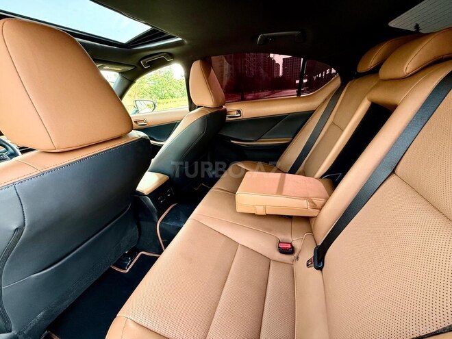 Lexus IS 300-12