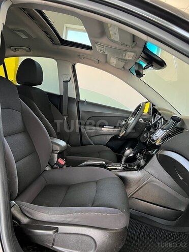 Chevrolet Cruze-12