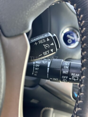 Lexus CT 200h-11