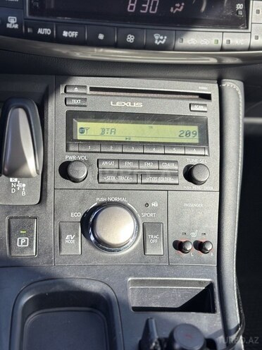 Lexus CT 200h-10