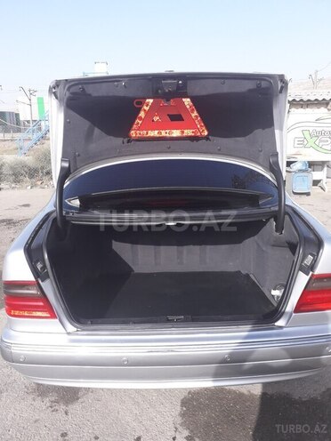 Mercedes E 280 1999, 268,000 km - 2.8 l - Bakı