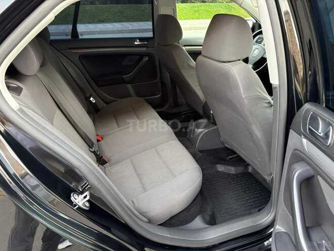 Volkswagen Jetta-13