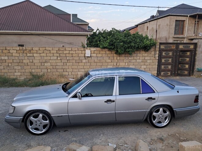 Mercedes E 220 1994, 313,923 km - 2.2 l - Bakı