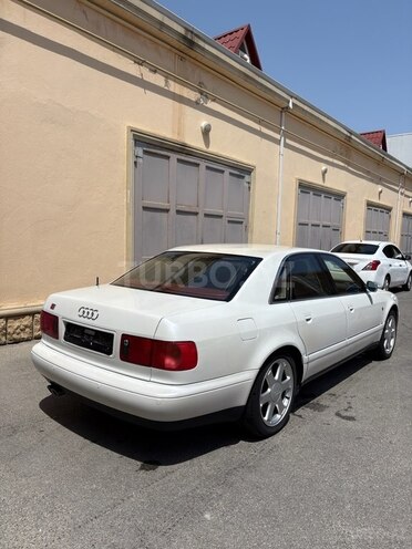 Audi S8-2