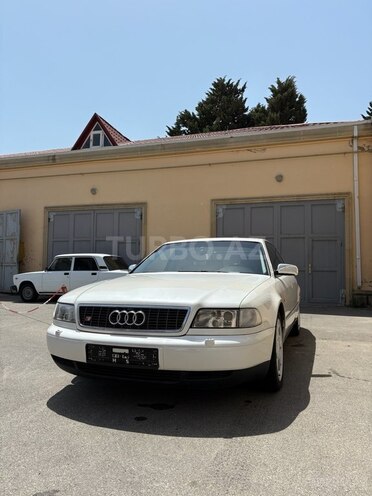 Audi S8-5