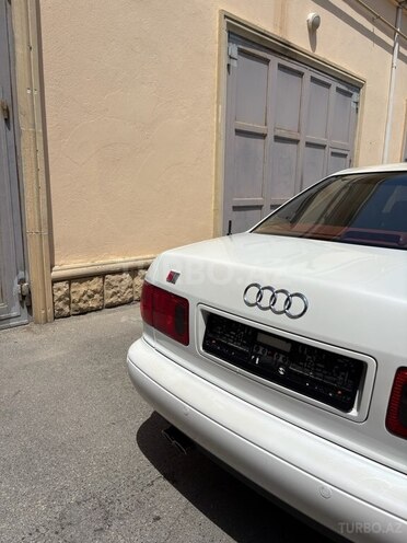Audi S8-3