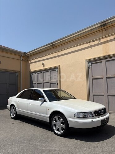 Audi S8-7