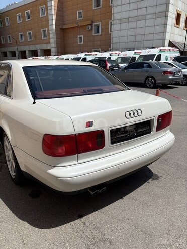 Audi S8-11