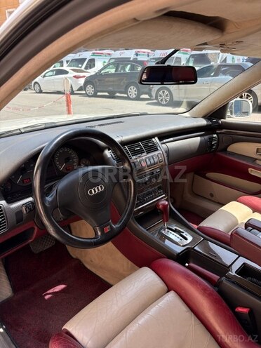 Audi S8-10