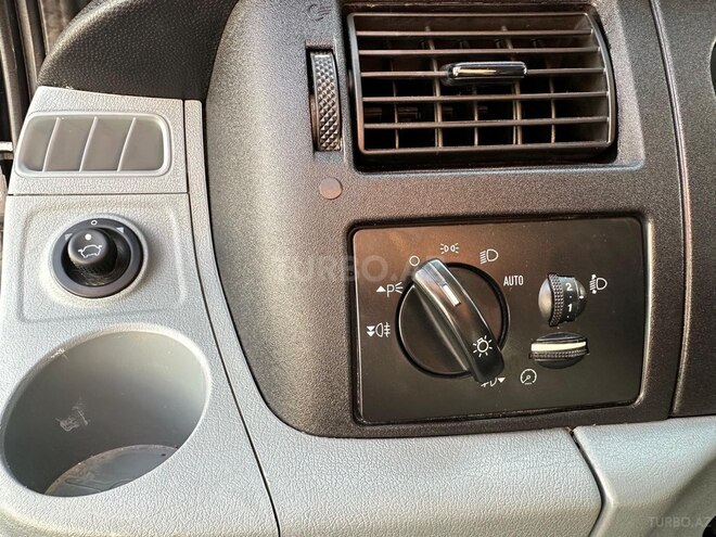Ford Transit-14
