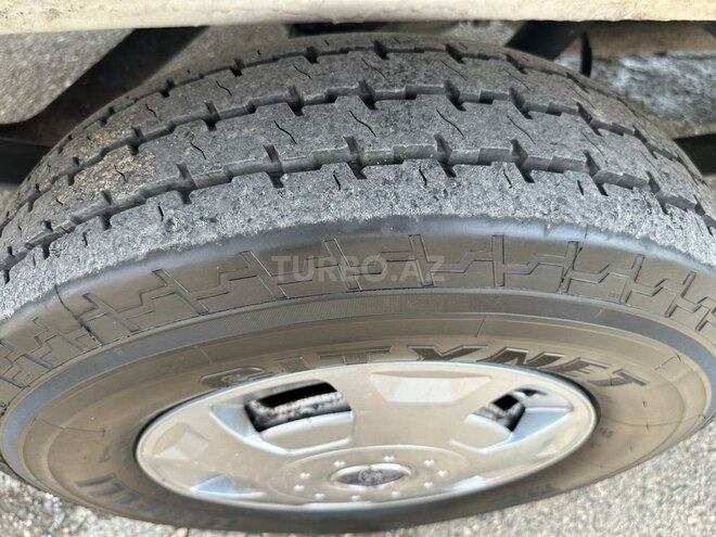 Ford Transit-10