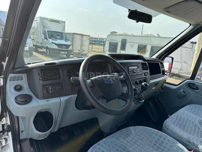 Ford Transit-8