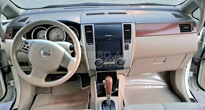 Nissan Tiida-4