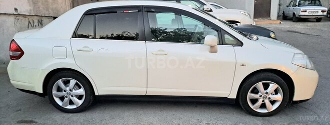Nissan Tiida-9
