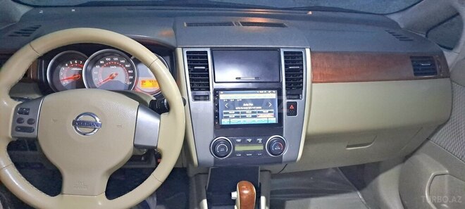 Nissan Tiida-6
