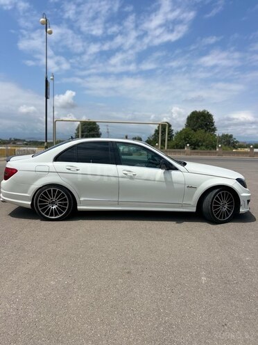Mercedes C 300 2007, 298,000 km - 3.0 l - Qazax
