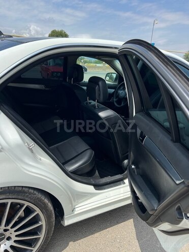 Mercedes C 300 2007, 298,000 km - 3.0 l - Qazax