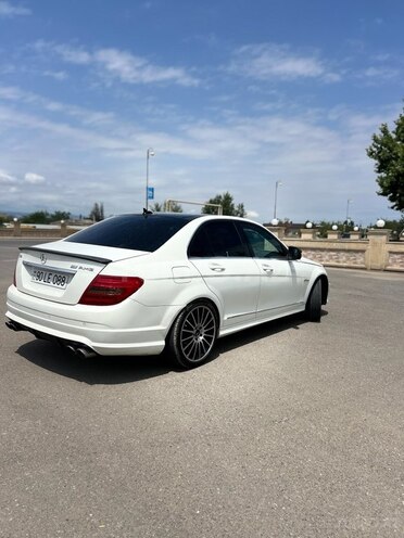 Mercedes C 300 2007, 298,000 km - 3.0 l - Qazax