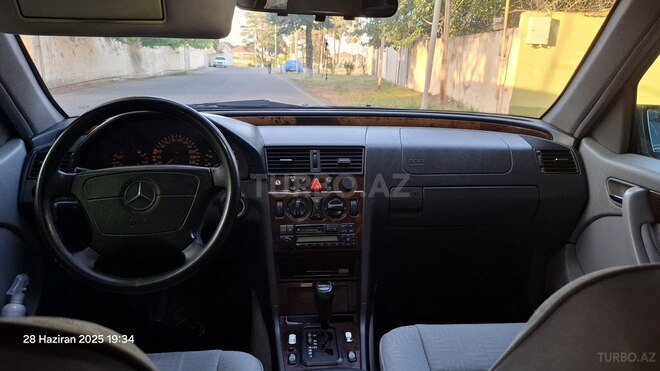 Mercedes C 240 1998, 458,000 km - 2.4 l - Quba