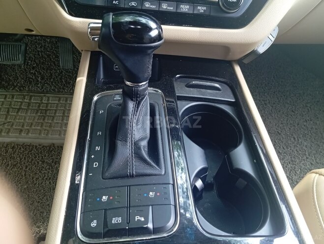 Kia Carnival 2015, 204,000 km - 2.2 l - Naftalan