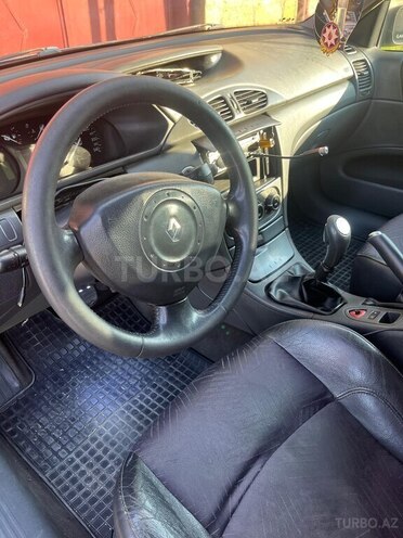 Renault Laguna-6