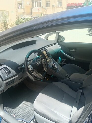 Toyota Prius-8