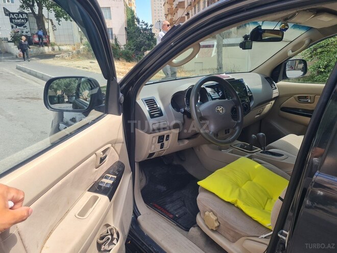 Toyota Fortuner-10