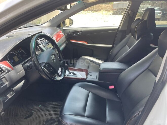 Toyota Camry-11