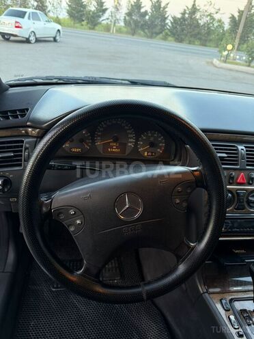 Mercedes E 320 1999, 514,500 km - 3.2 l - Yevlax