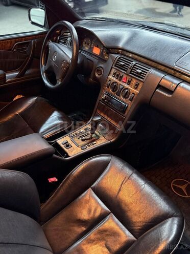 Mercedes E 320 1999, 514,500 km - 3.2 l - Yevlax