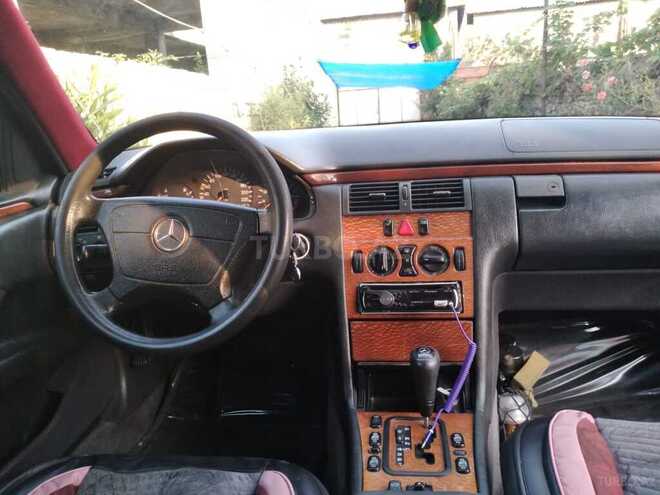 Mercedes E 200 1999, 338,552 km - 2.0 l - Hacıqabul