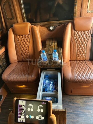 Mercedes V 220 2018, 135,000 km - 2.2 l - Bakı