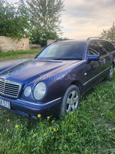 Mercedes E 200 1998, 272,000 km - 2.0 l - Bakı