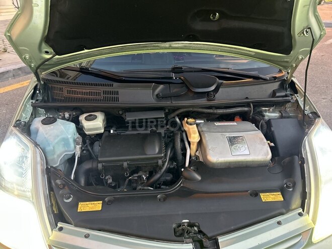 Toyota Prius-12