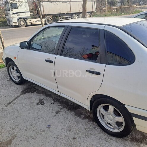 Volkswagen Polo 1995, 250,000 km - 1.6 l - Bakı
