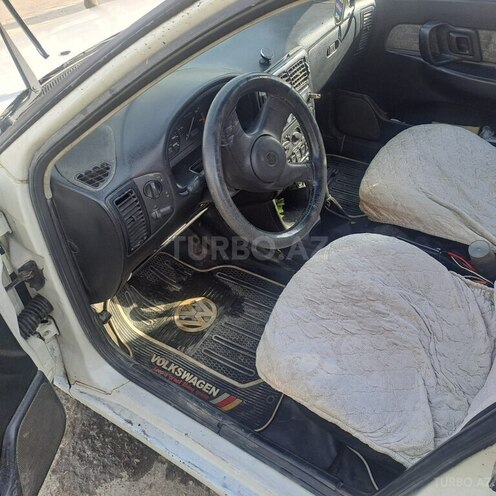 Volkswagen Polo 1995, 250,000 km - 1.6 l - Bakı