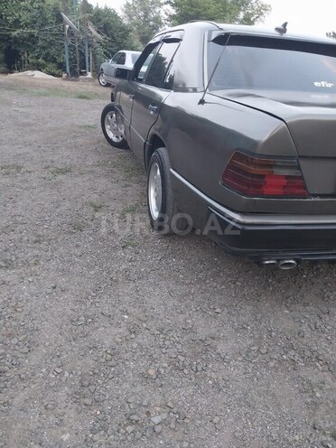 Mercedes E 300 d 1992, 460,000 km - 3.0 l - Astara
