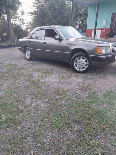 Mercedes E 300 d 1992, 460,000 km - 3.0 l - Astara