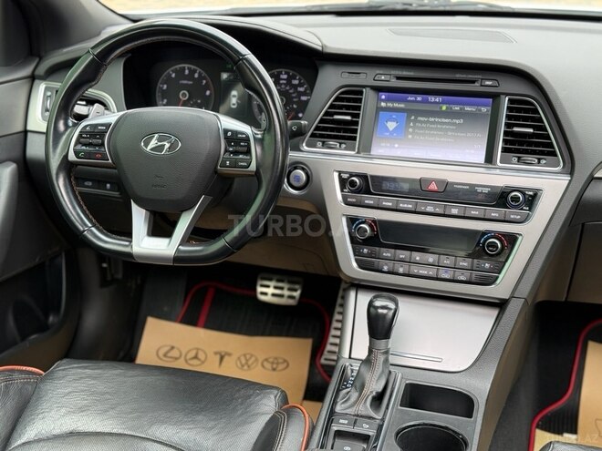 Hyundai Sonata-14