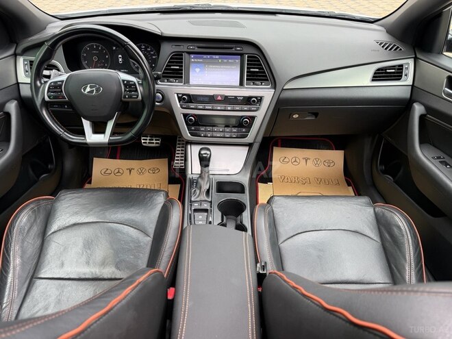 Hyundai Sonata-12