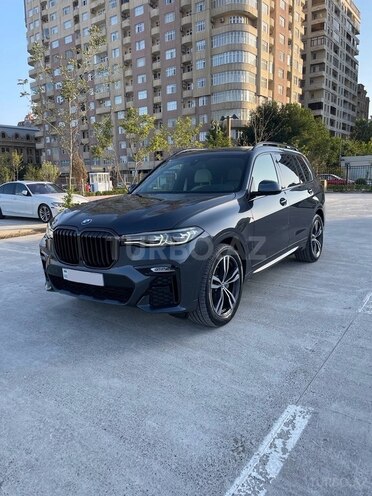 BMW X7-1