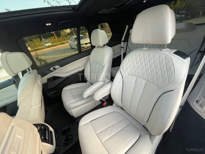 BMW X7-15