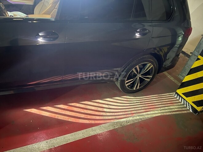 BMW X7-20