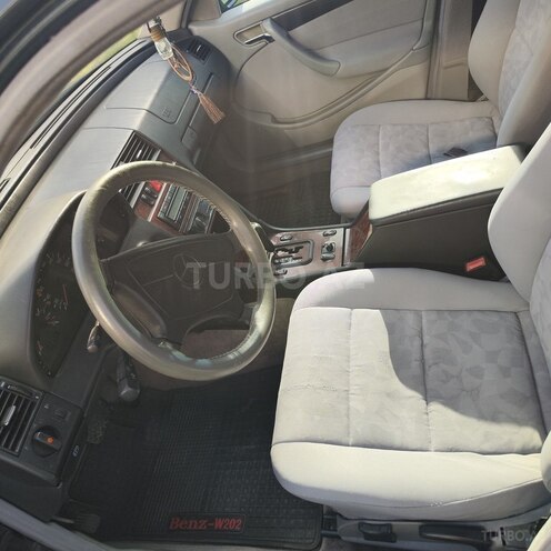 Mercedes C 220 d-5