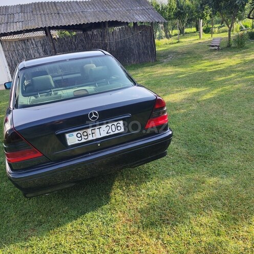 Mercedes C 220 d-2