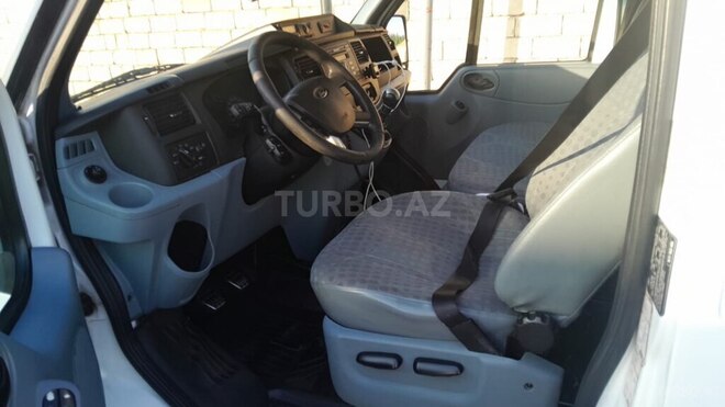 Ford Transit-12