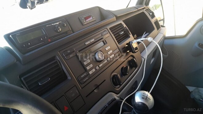 Ford Transit-15